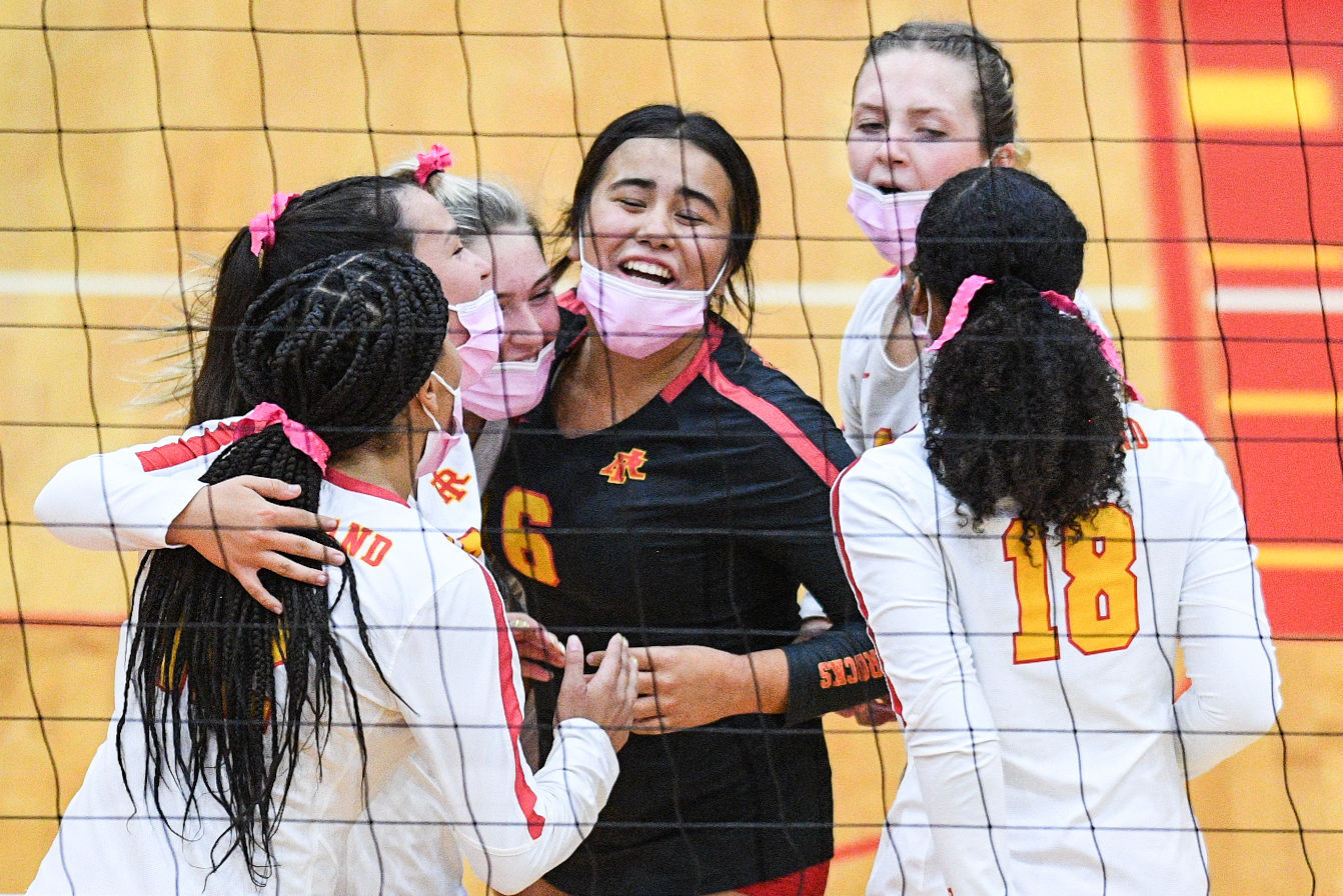 100521-qc-spt-moline-ri-vball-014
